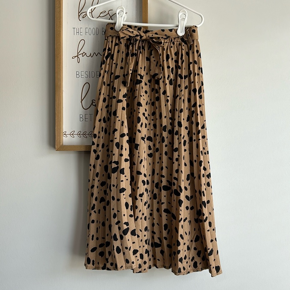 Tan/black spotted skirt